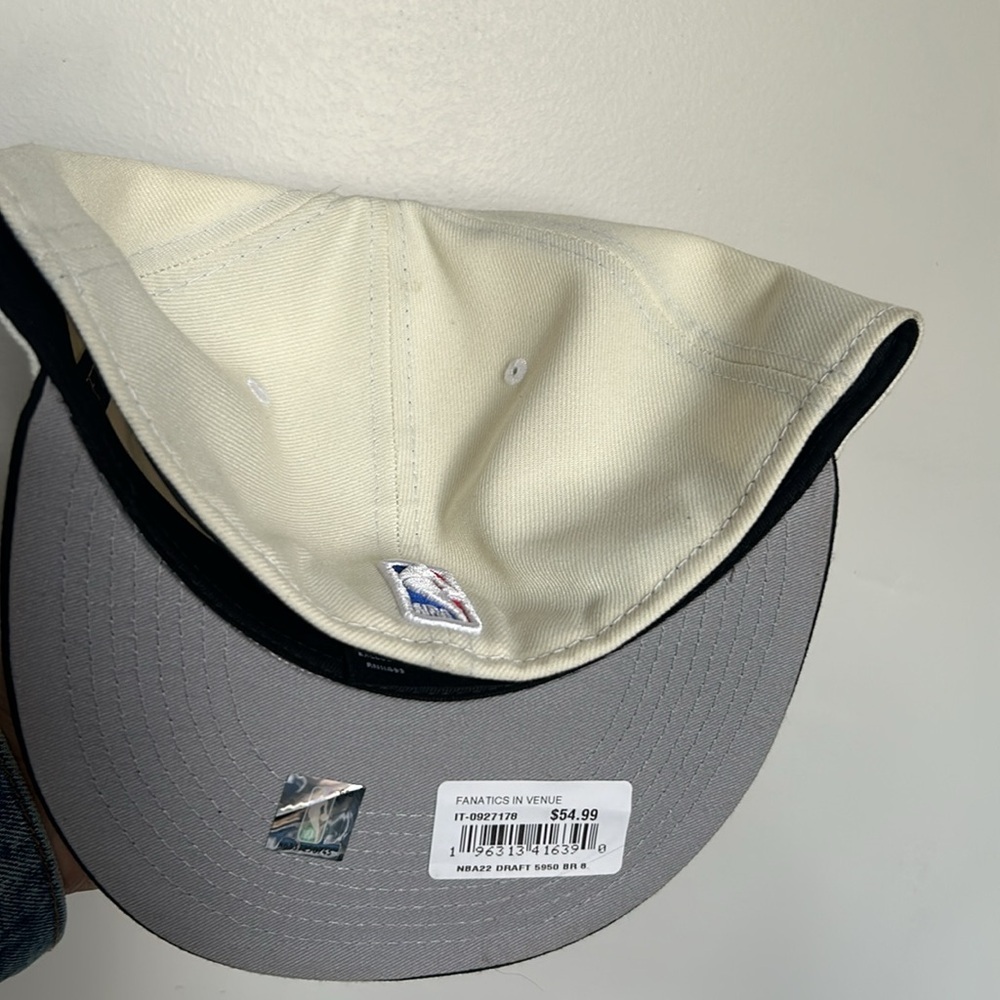 New Era Cream and Black Nets 59FIFTY Cap - Picture 3 of 4